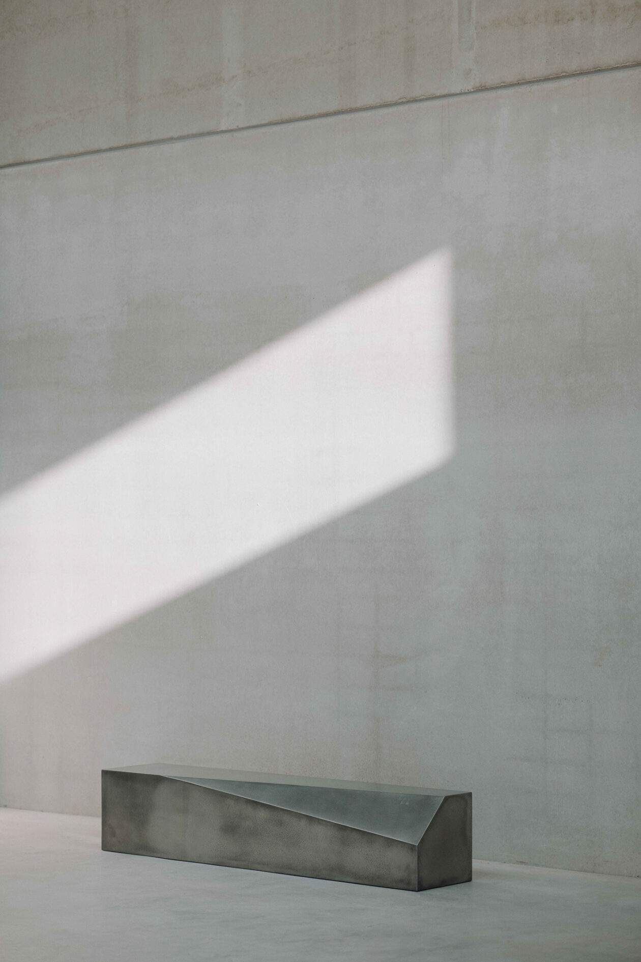 Bevel bench tin side front