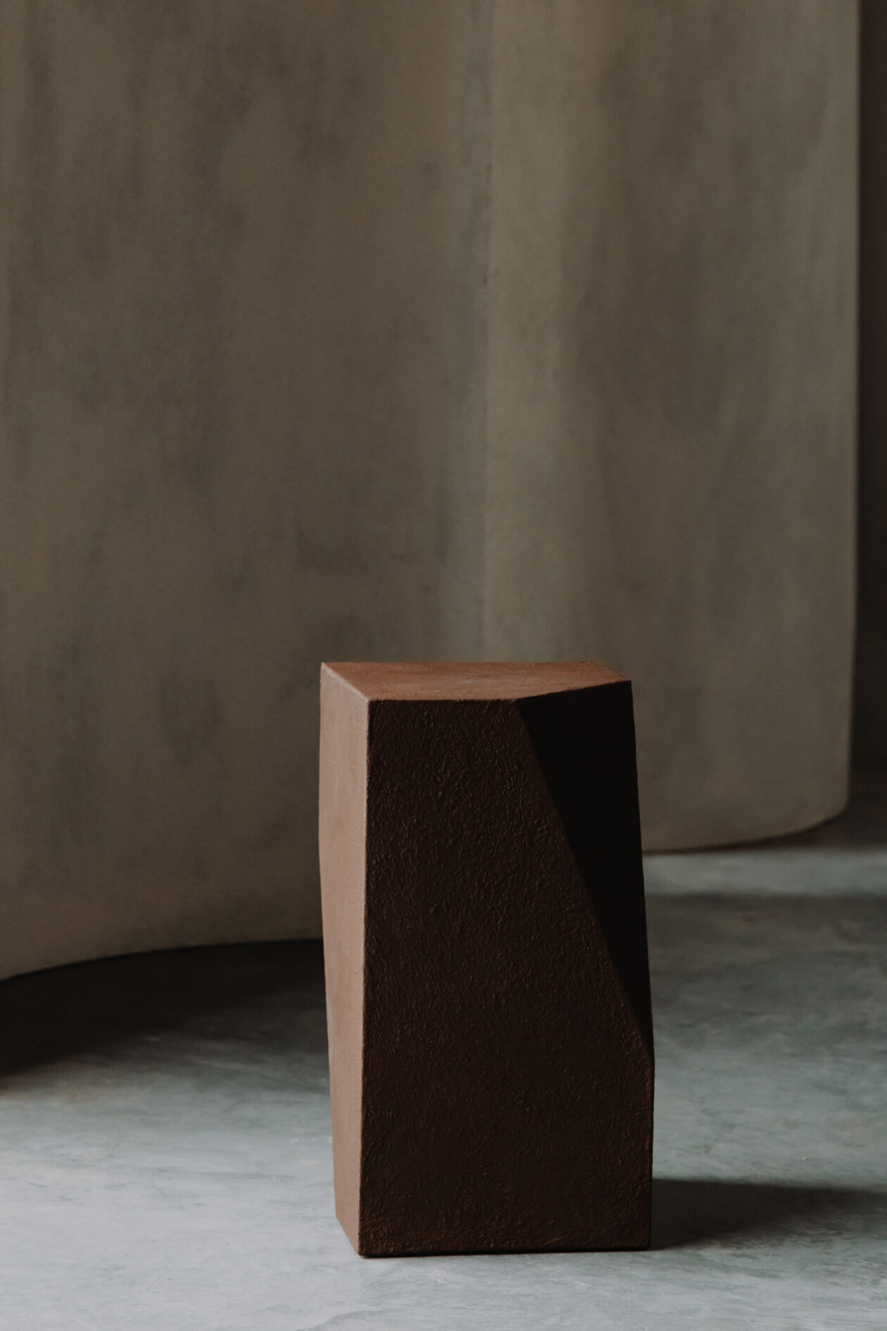 HADGE bevel side table matt