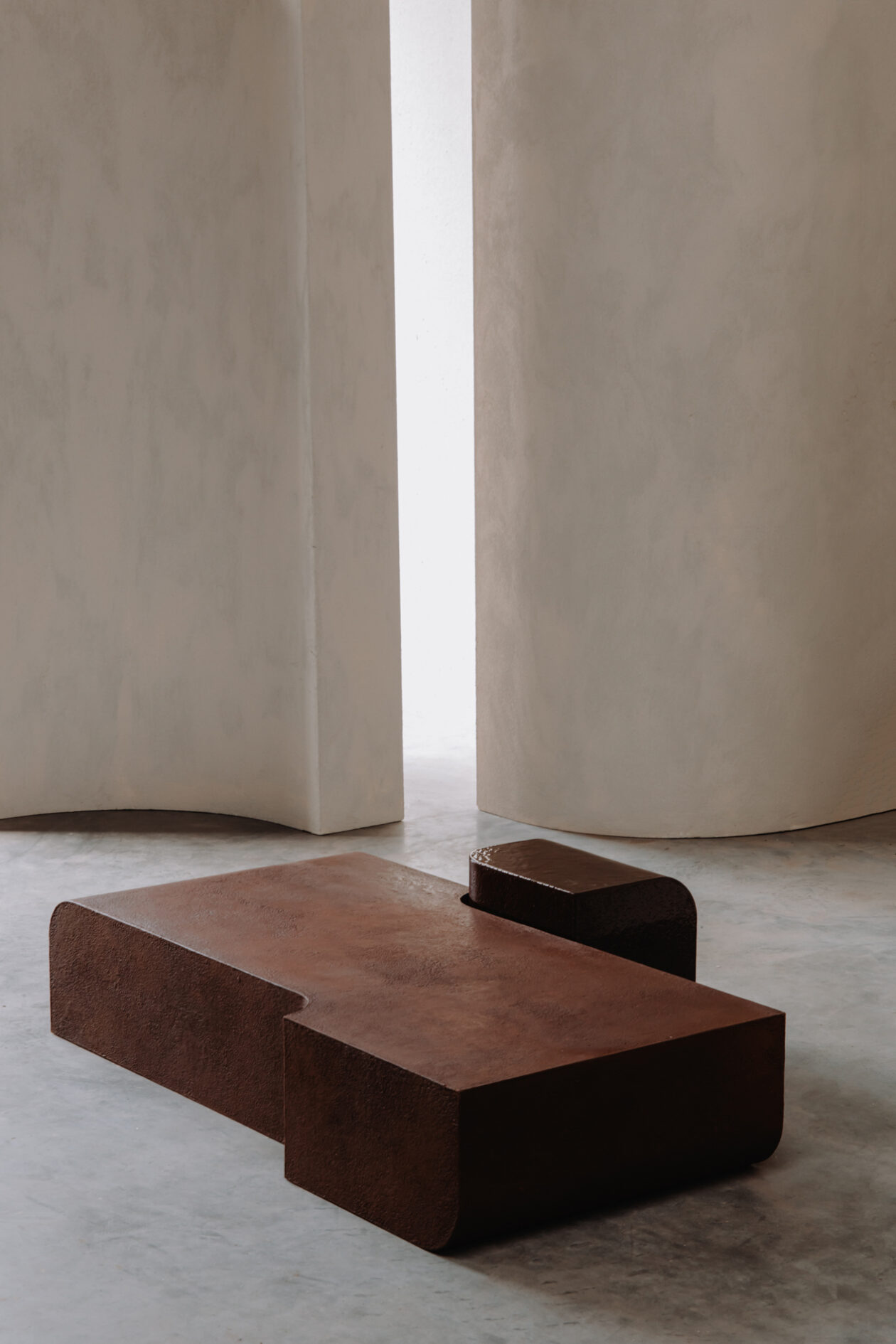 HADGE monum coffee table side