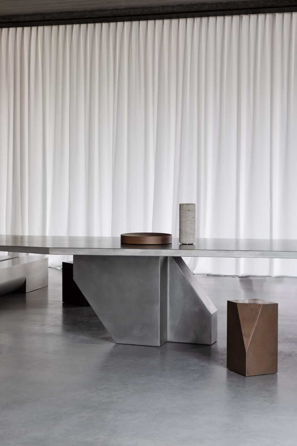 hadge-bevel-diningtable